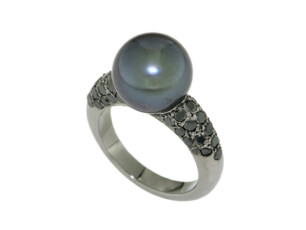 Tahitiperle mit schwarzen Diamanten in 750 Weißgold dunkel platiniert