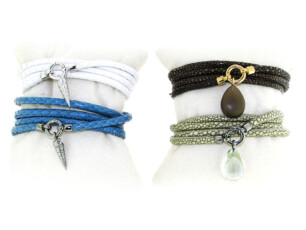verschiedene Lederarmbaender mit Silberschließe